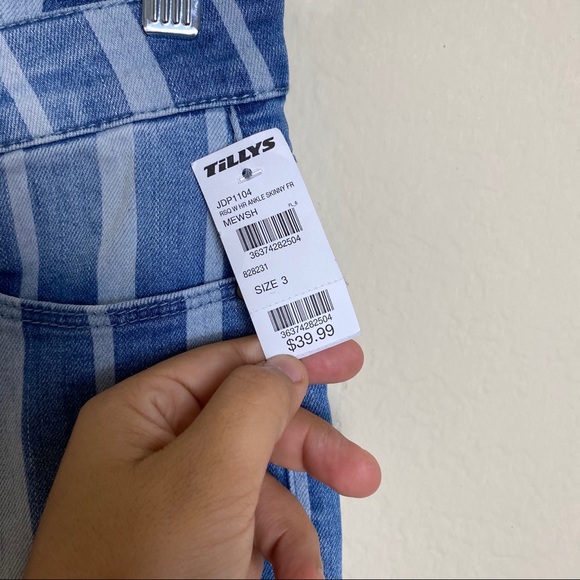 NEW Tilly’s Blue and White Stripped Pants - Picture 6 of 7
